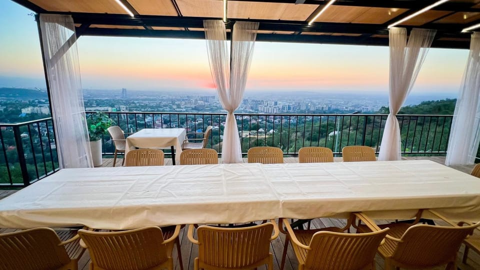 Natural landscape, View (from property/room), Balcony/Terrace, Dining area, Mountain view