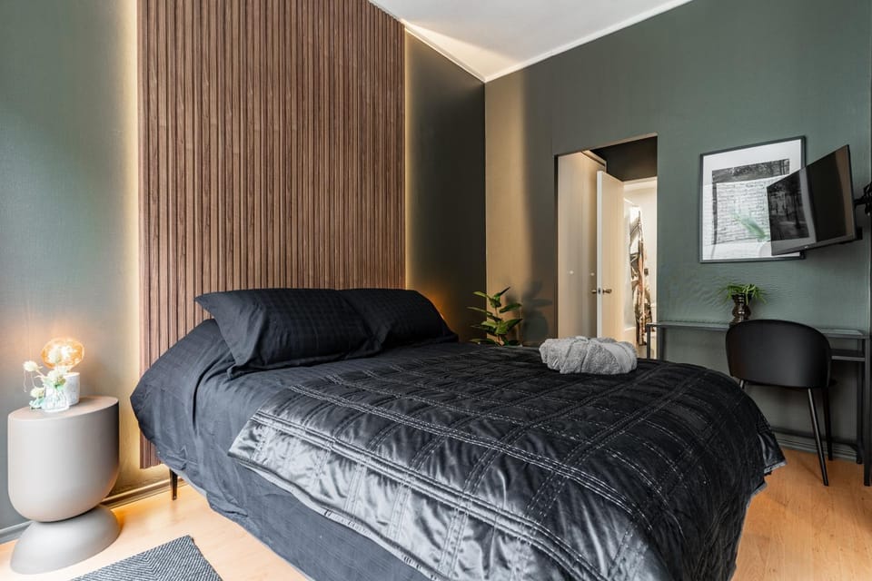 Bed, TV and multimedia, Photo of the whole room, Evening entertainment, Bedroom