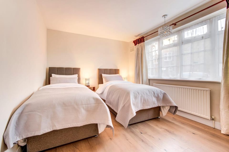 Modern flat near Pitshanger Park Apartment in London Borough of Ealing