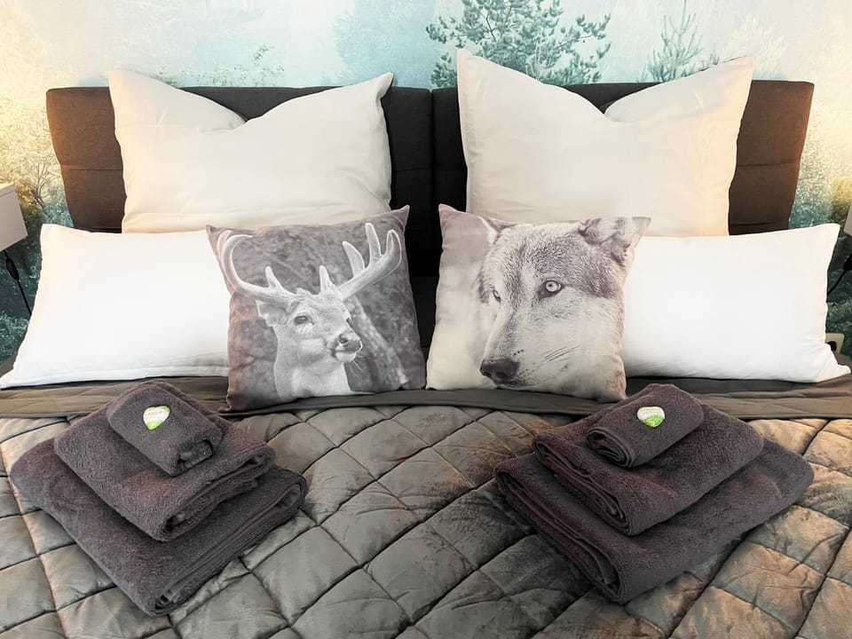 Bed, Photo of the whole room, Bedroom, towels