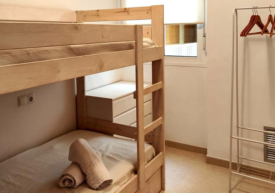 Bedroom, bunk bed