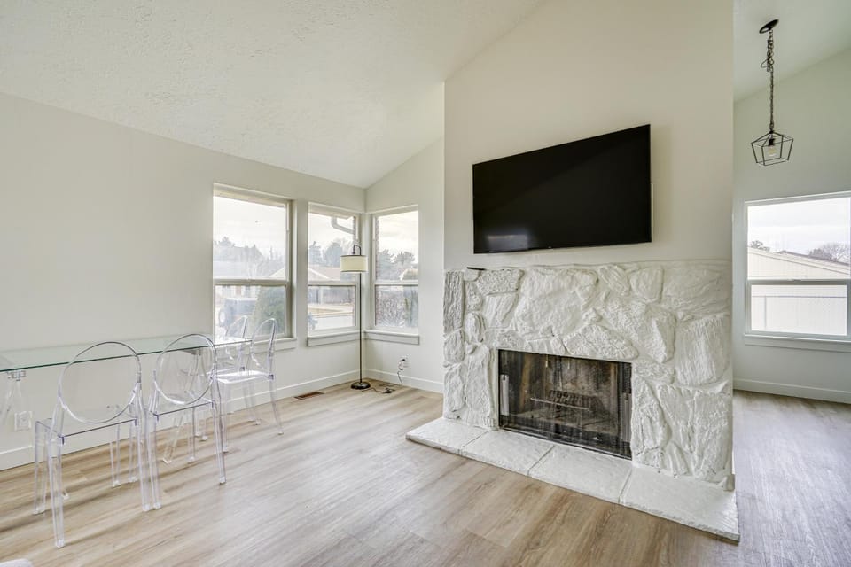 Near 4 Major Ski Resorts: Salt Lake County Home House in Midvale