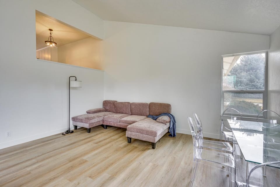 Near 4 Major Ski Resorts: Salt Lake County Home House in Midvale