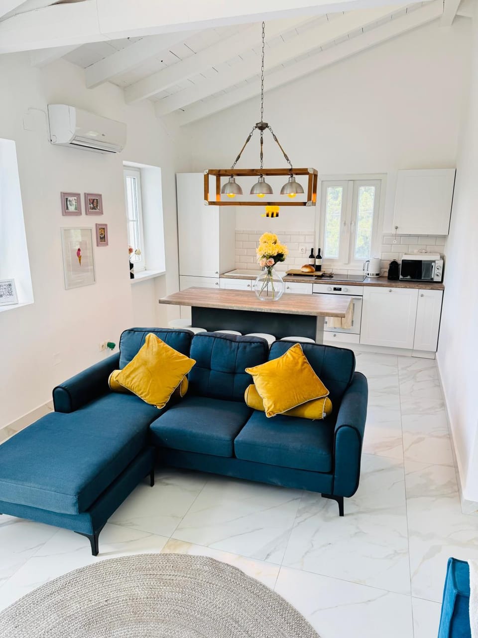 Communal lounge/ TV room
