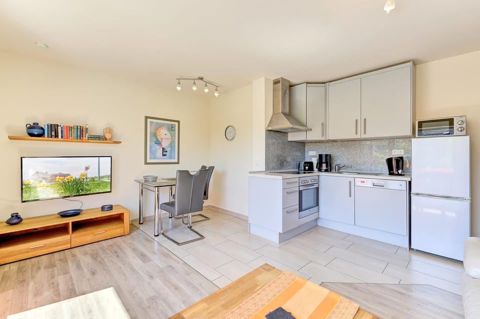 TV and multimedia, Coffee/tea facilities, Kitchen or kitchenette, Dining area, dishwasher, oven, stove, toaster