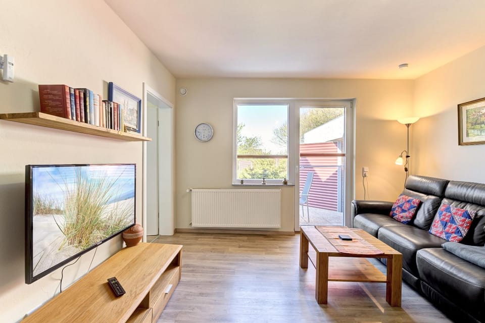 TV and multimedia, Living room, Seating area, Evening entertainment