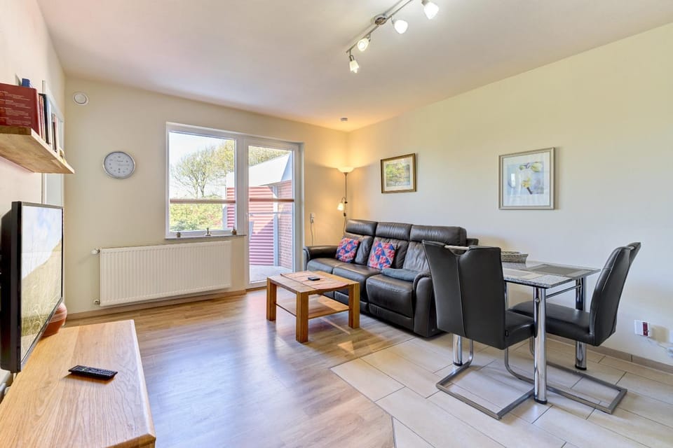 TV and multimedia, Living room, Seating area, Dining area, Evening entertainment