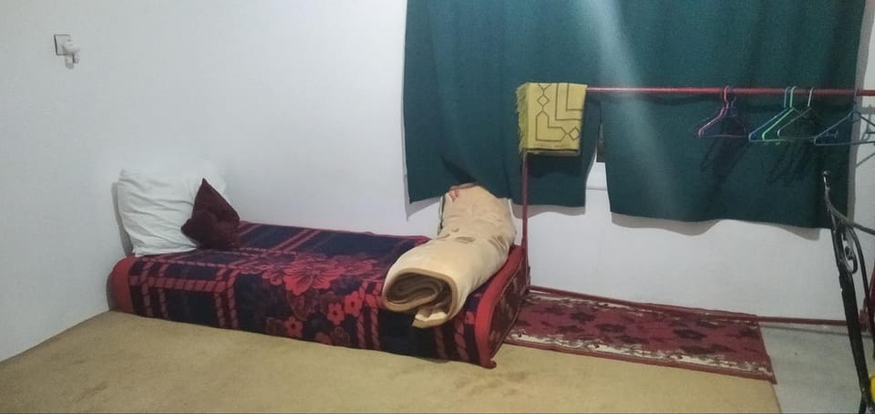 Bed, Living room, Photo of the whole room, Seating area, Bedroom