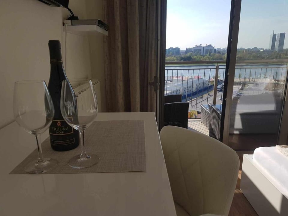 View (from property/room), Balcony/Terrace, Seating area, River view