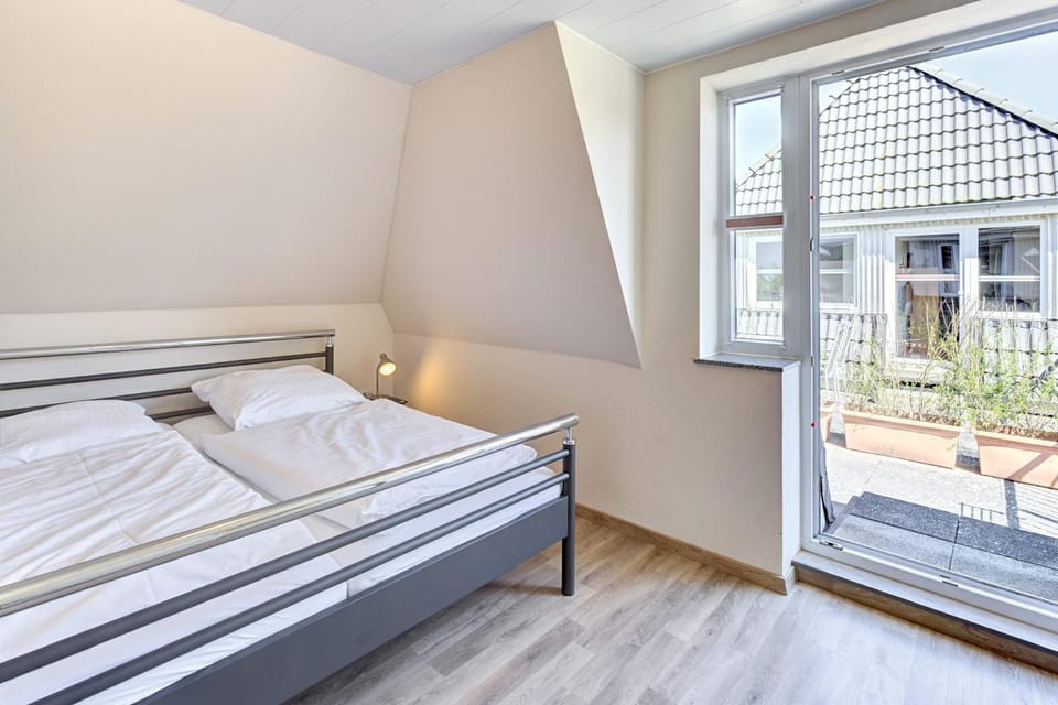 Bed, View (from property/room), Balcony/Terrace, Photo of the whole room, Bedroom