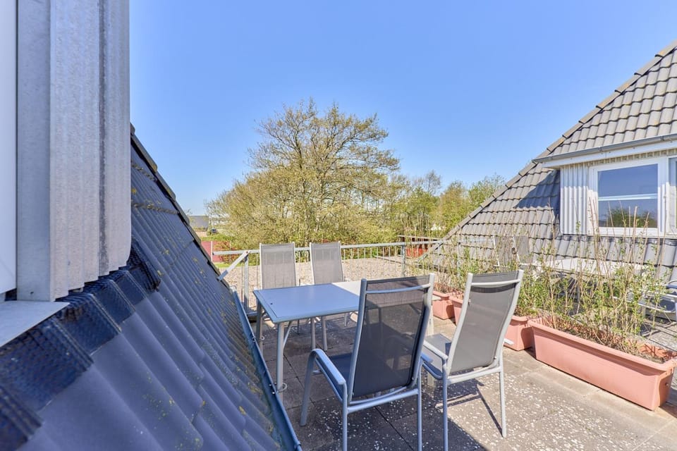 Property building, View (from property/room), Balcony/Terrace