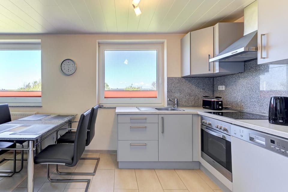 Kitchen or kitchenette, Dining area, dishwasher, oven, stove, toaster