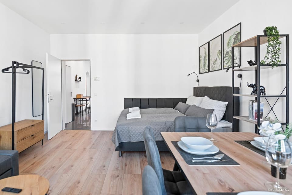 Bed, Living room