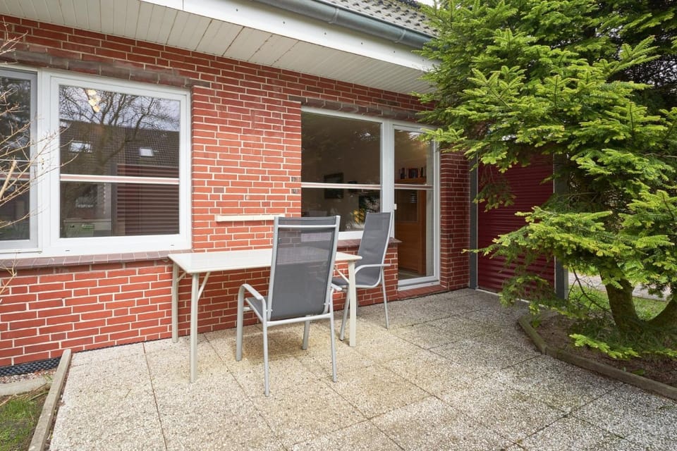 Property building, Garden, Balcony/Terrace