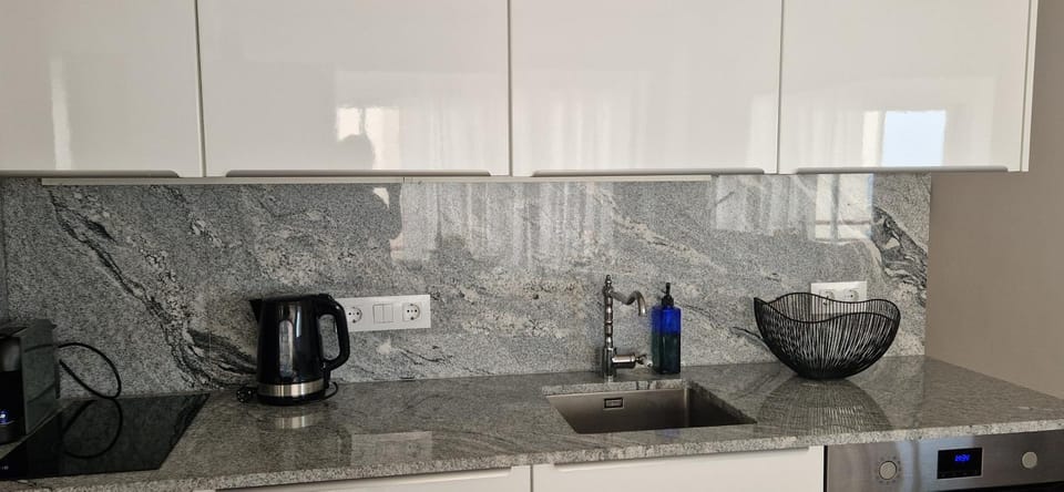 Coffee/tea facilities, stove
