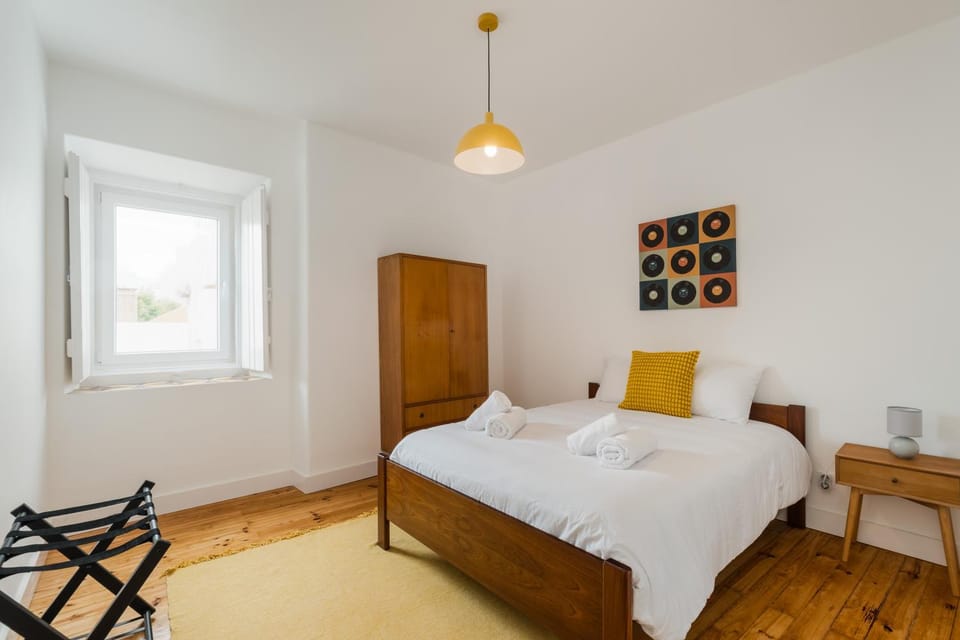 Bed, Bedroom, towels, wardrobe
