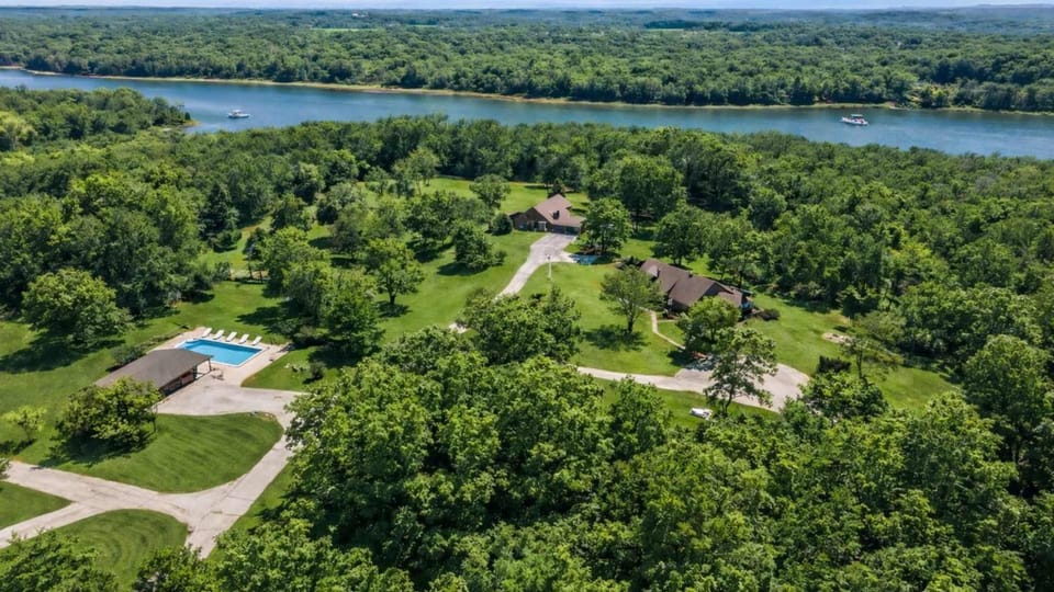A-Frame Cabin #5 with Hot Tub on Patoka Lake in Southern Indiana Cabin in Indiana