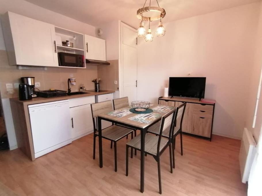 TV and multimedia, Kitchen or kitchenette, Dining area