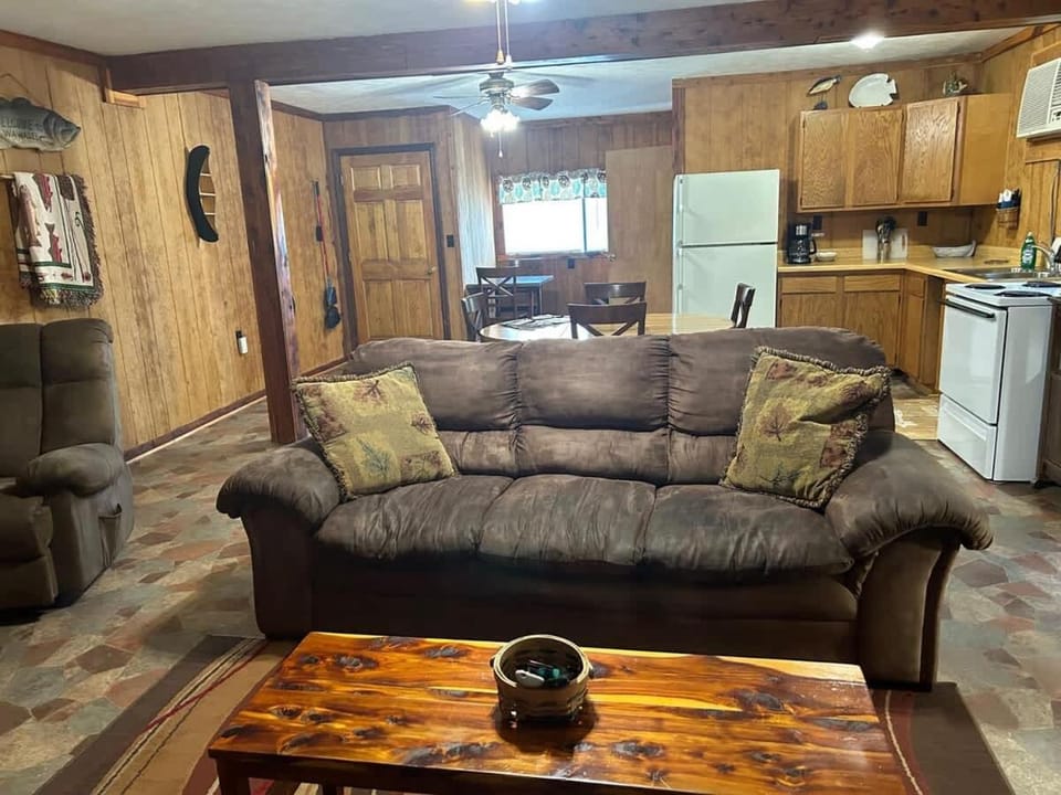 Adjoining Cabin #7A on Patoka Lake in Southern Indiana Cabin in Indiana