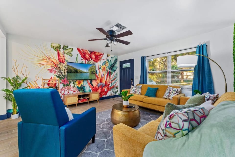 Pets OK! Heated Pool mins to 3 Sisters Spring! House in Florida