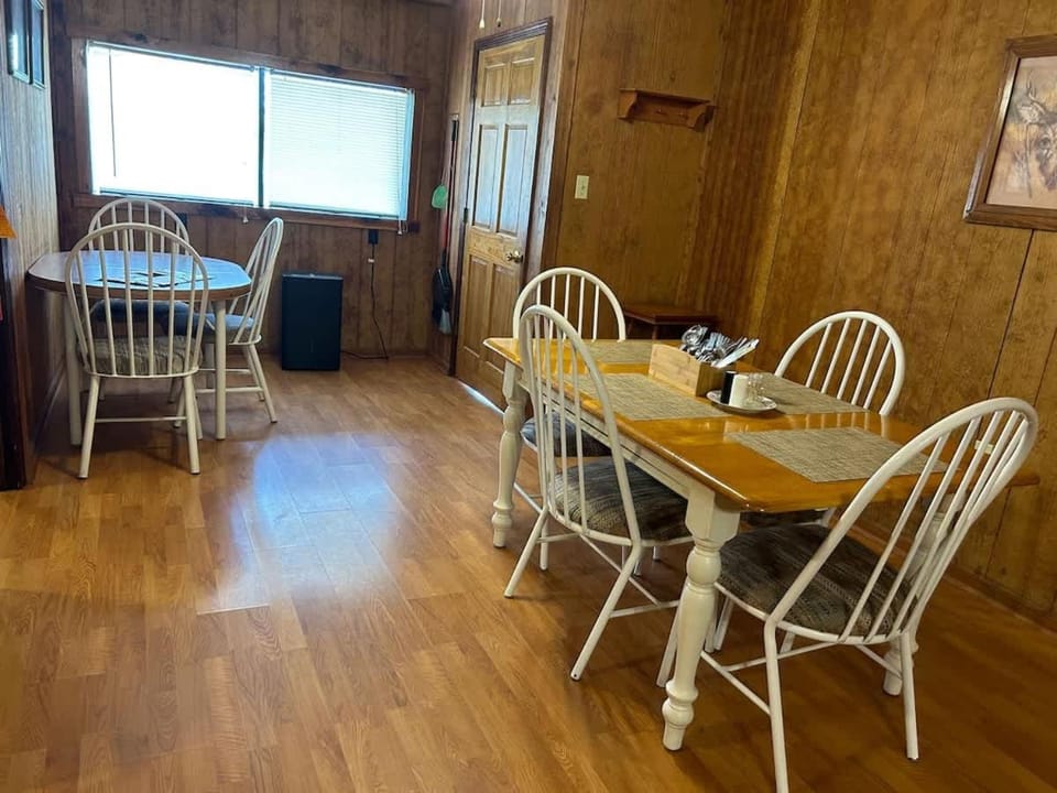Adjoining Cabin #7B on Patoka Lake in Southern Indiana Cabin in Indiana