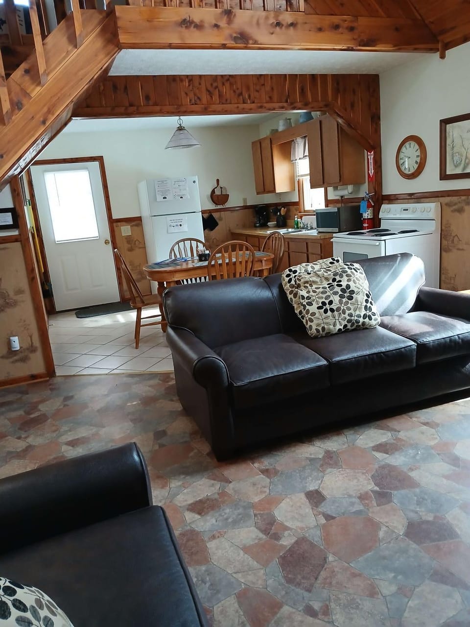 Deluxe Cabin #8 with Jacuzzi on Patoka Lake in Southern Indiana Cabin in Indiana