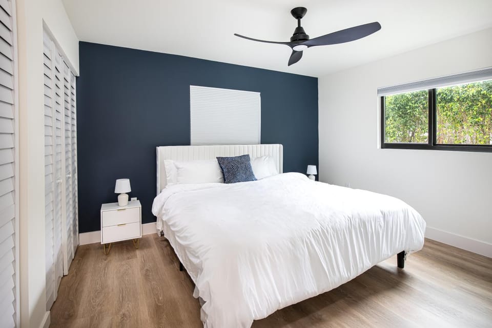 Bed, Bedroom, fireplace