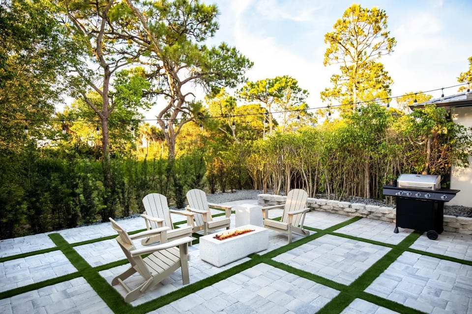 Patio, BBQ facilities, Seating area, Garden view, Lake view