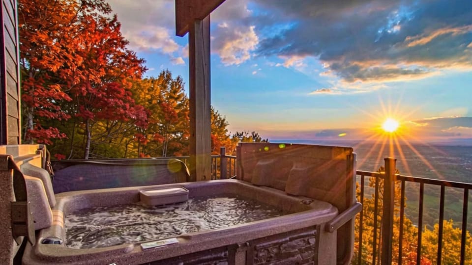 The Barn- Incredible Views, Heated Pool, Hot Tub & Gourmet Kitchen House in Sevier County