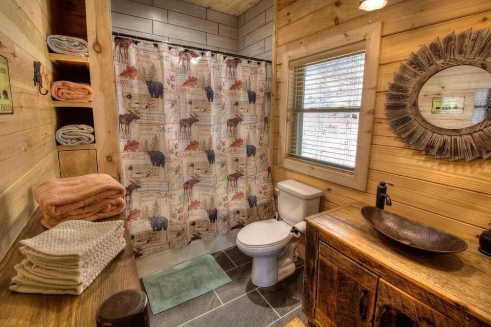 Shower, Toilet, Bathroom, towels