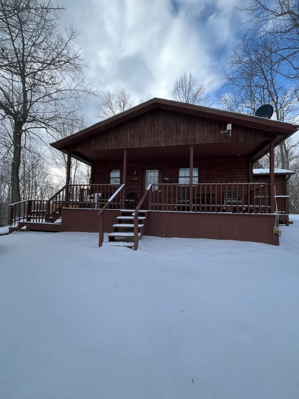Optimum Cabin #12 with Hot Tub and Jacuzzi on Patoka Lake in Southern Indiana Cabin in Indiana
