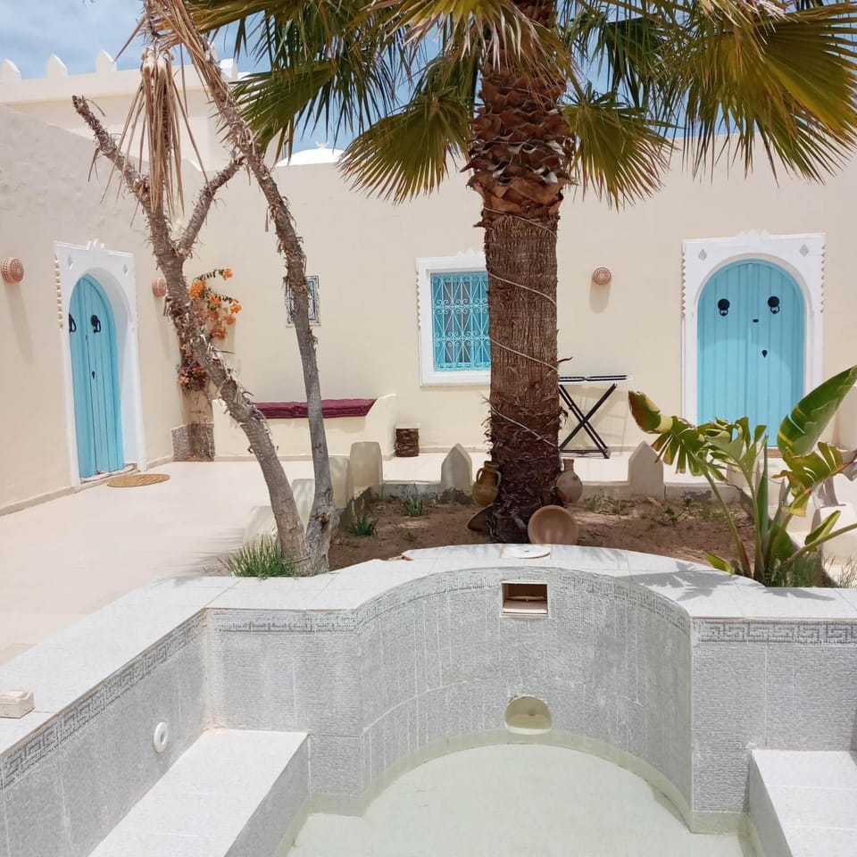 Day, Swimming pool