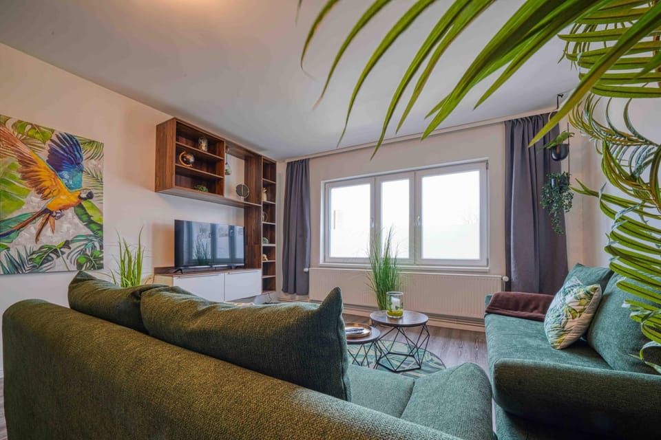 TV and multimedia, Living room, Seating area, Evening entertainment