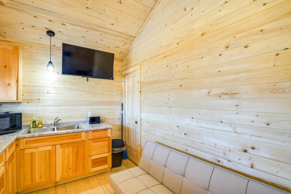 Pecatonica River Cabin ~ 9 Mi to Yellowstone Lake Cabin in Wisconsin