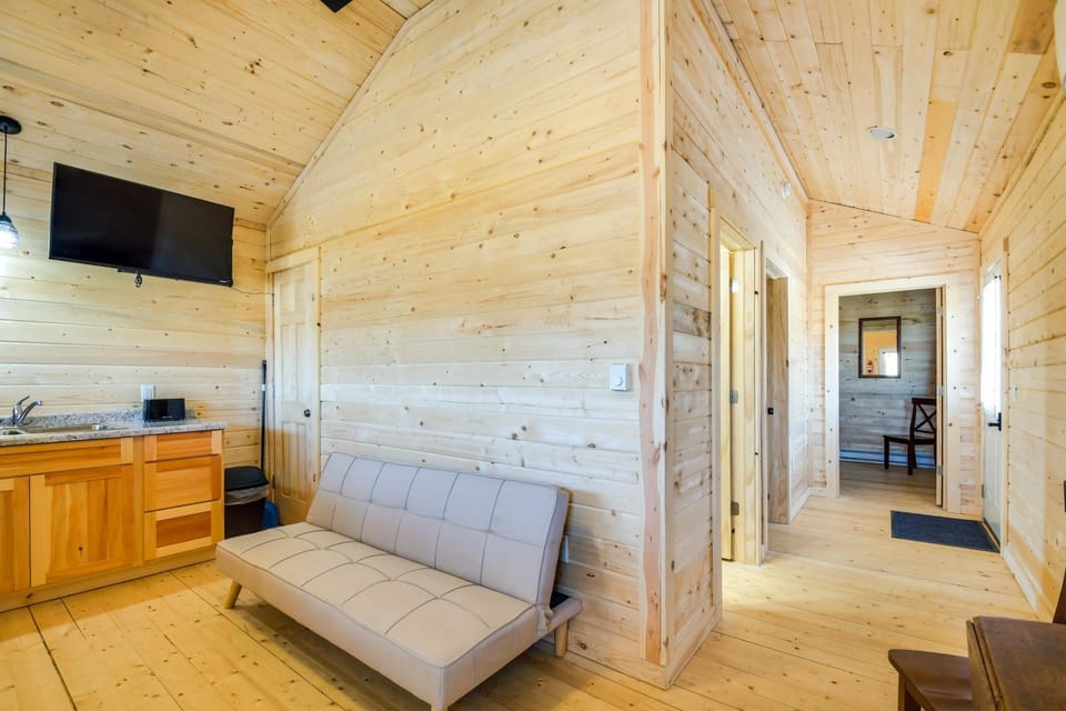 Pecatonica River Cabin ~ 9 Mi to Yellowstone Lake Cabin in Wisconsin