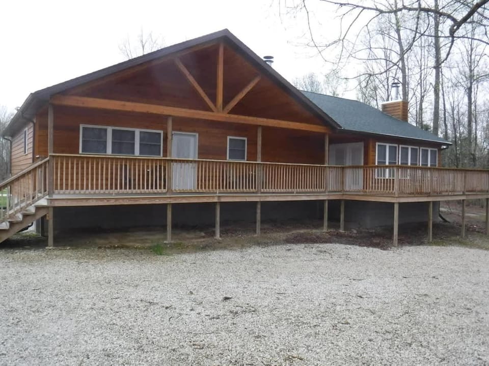Solarium Deluxe Cabin #19 on Patoka Lake in Southern Indiana Cabin in Indiana