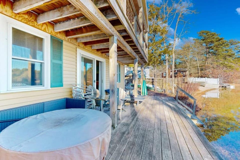 Shoreline Splendor House in Wareham