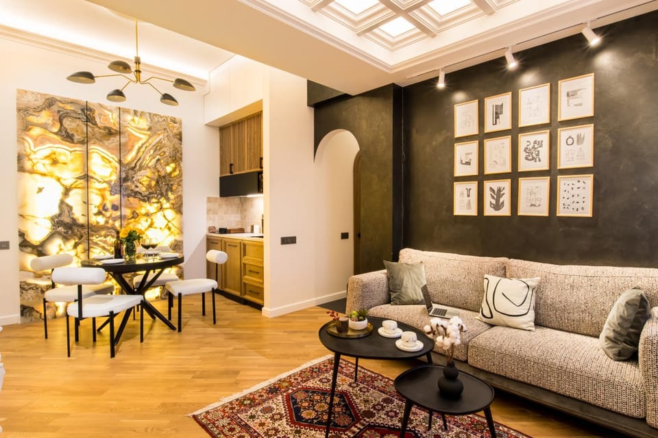 Kitchen or kitchenette, Living room, Seating area, Dining area