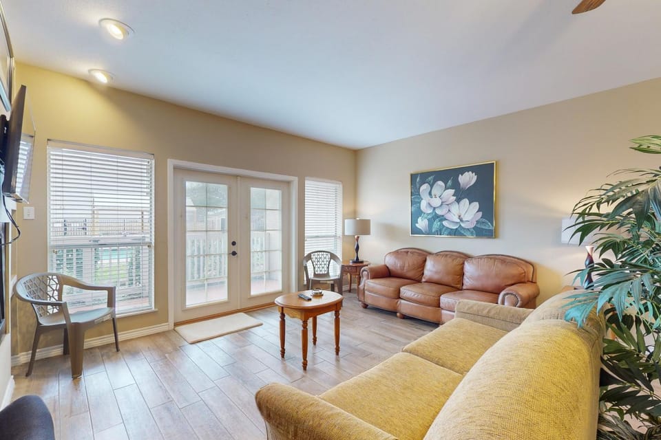 Mariner Village 108 Apartment in Taylor Lake Village