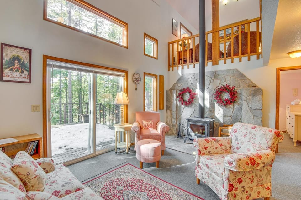 Washington Mountain Cabin: 1 Mi to Lake Cle Elum Cabin in Roslyn