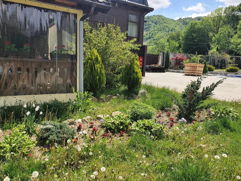 Pensiunea Roua Muntelui Bed and Breakfast in Romania