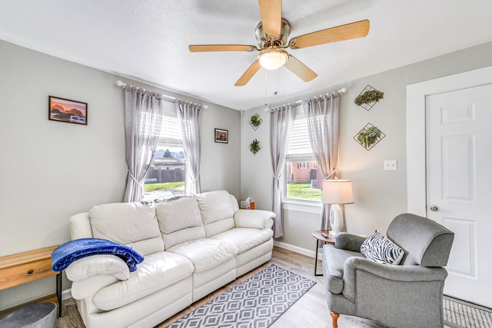 Cozy NorCal Cottage: 2 Mi to Redwoods & Beaches! House in Orick