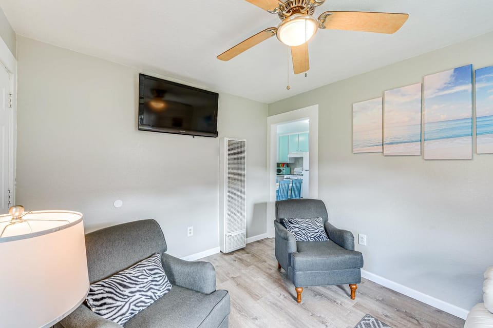 Cozy NorCal Cottage: 2 Mi to Redwoods & Beaches! House in Orick