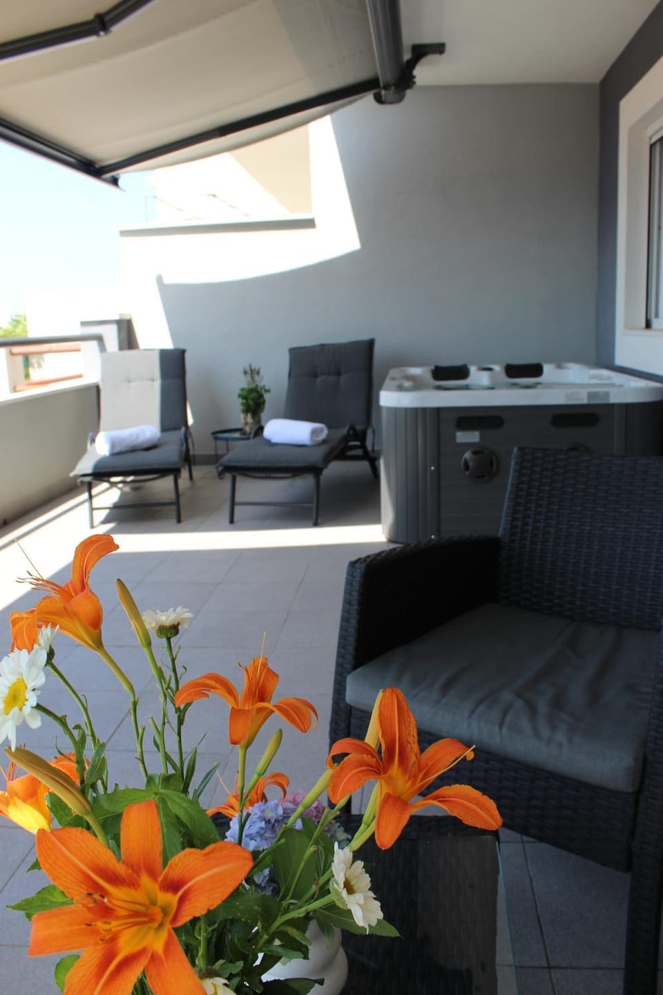 Hot Tub, Seating area, Sea view