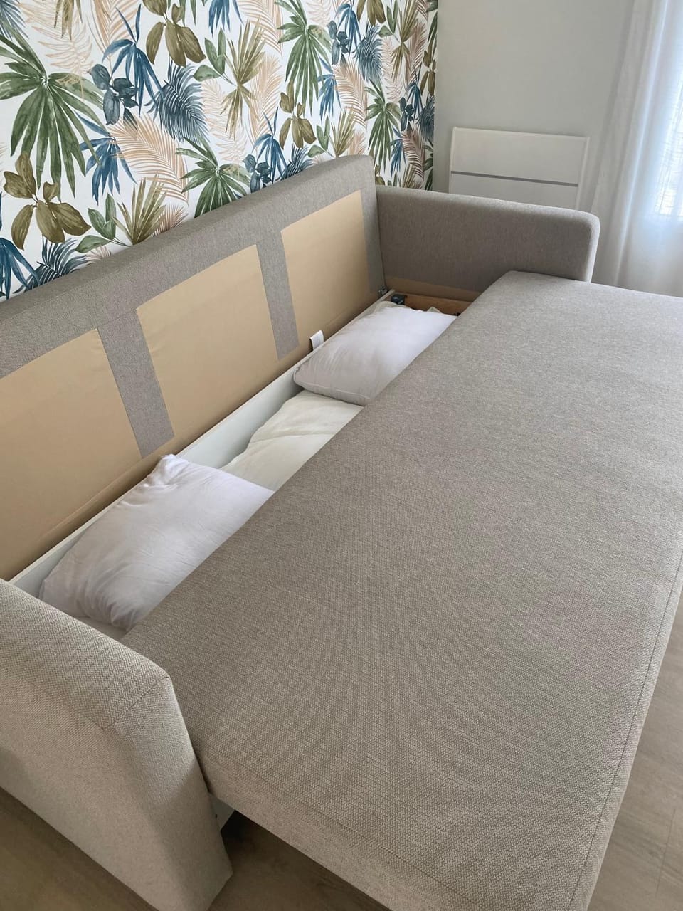 Bed, Living room