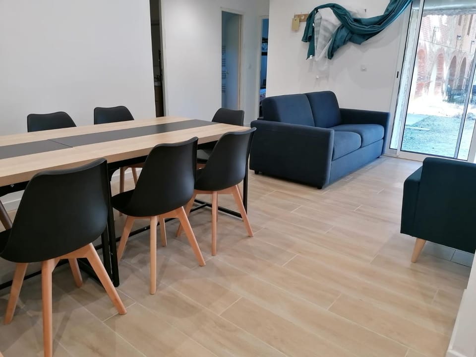 Seating area, Dining area