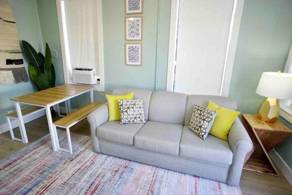 BOHO Vibes! Walk 2 Beach & Ocean Center! Apartment in Florida