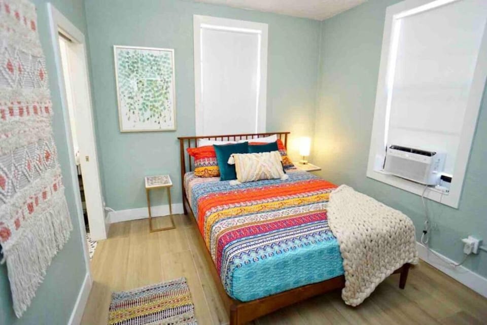 BOHO Vibes! Walk 2 Beach & Ocean Center! Apartment in Florida