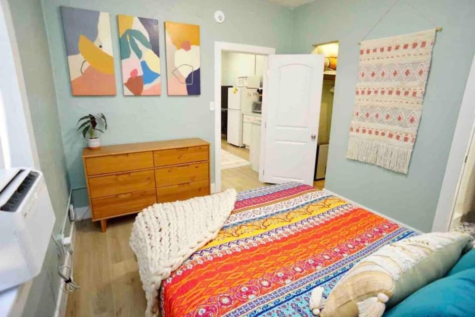 BOHO Vibes! Walk 2 Beach & Ocean Center! Apartment in Florida