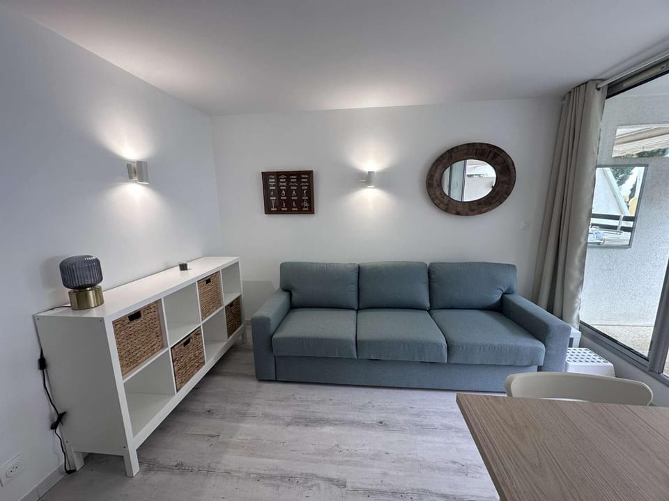 Appartement 2 pièces avec piscine, tennis et parking privé à 50m de la plage Apartment in Le Grau-du-Roi